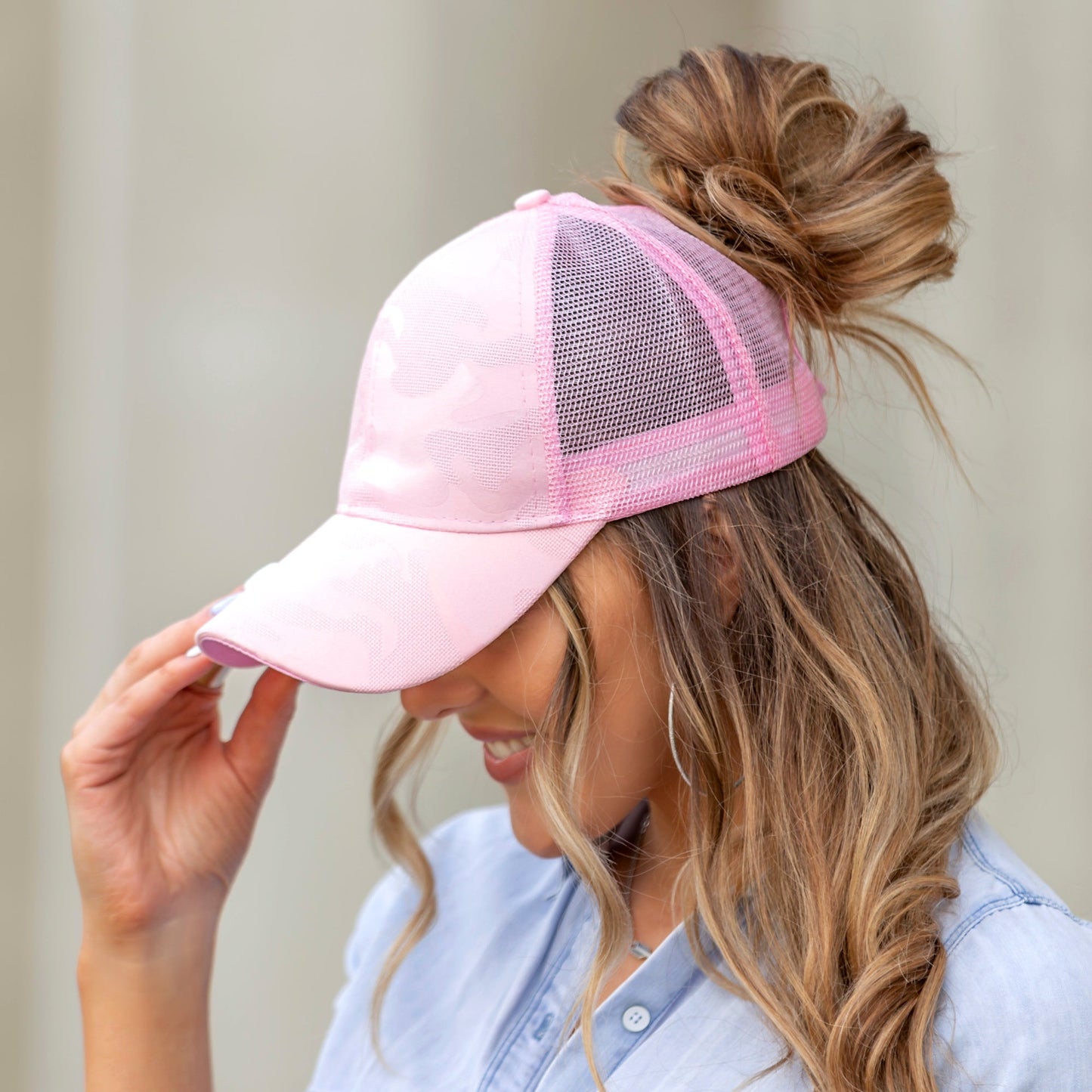 Gorra de camuflaje para moño desordenado