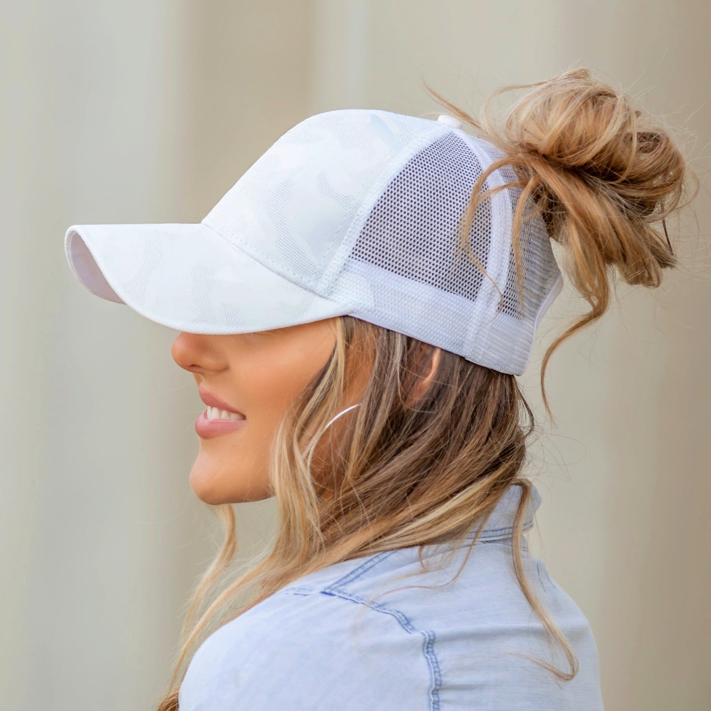 Gorra de camuflaje para moño desordenado