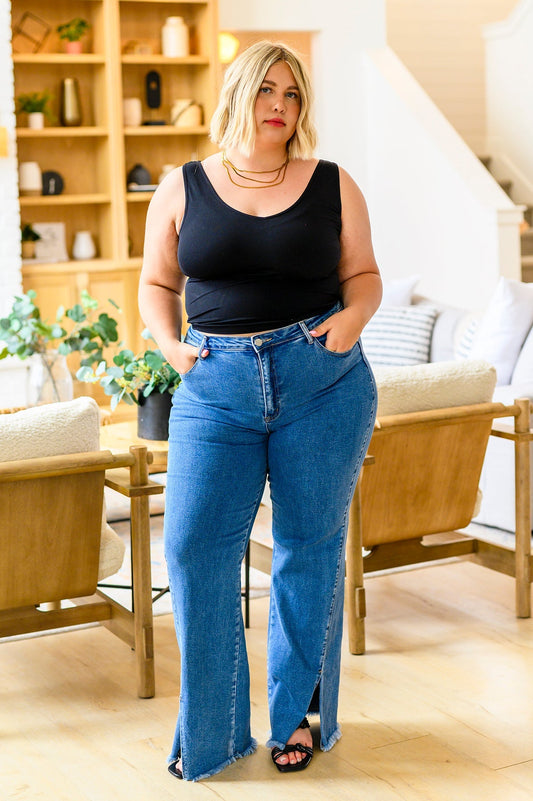 Jeans rectos Caitlin de tiro alto con dobladillo dividido