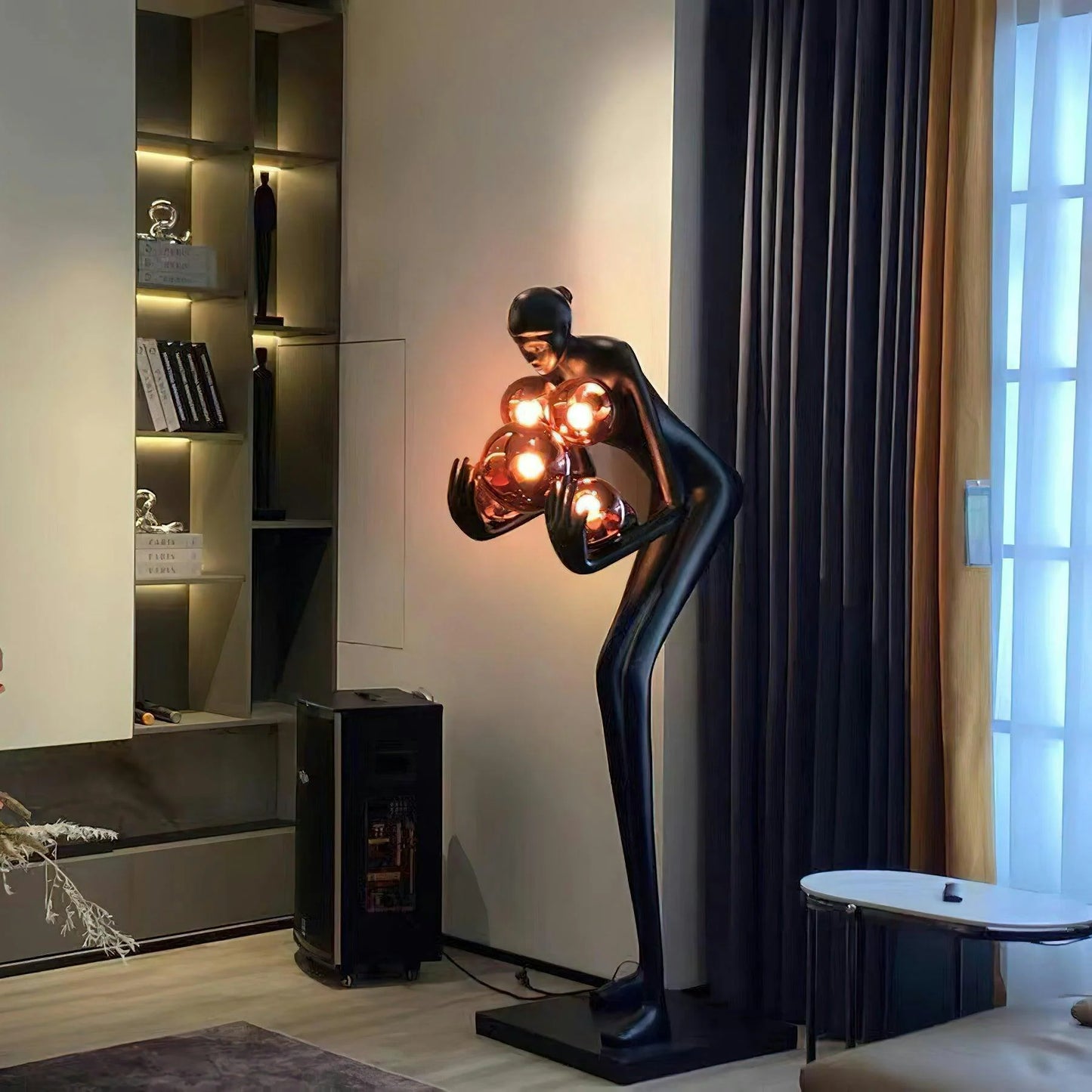 Lámpara de pie decorativa con estatua Calíope