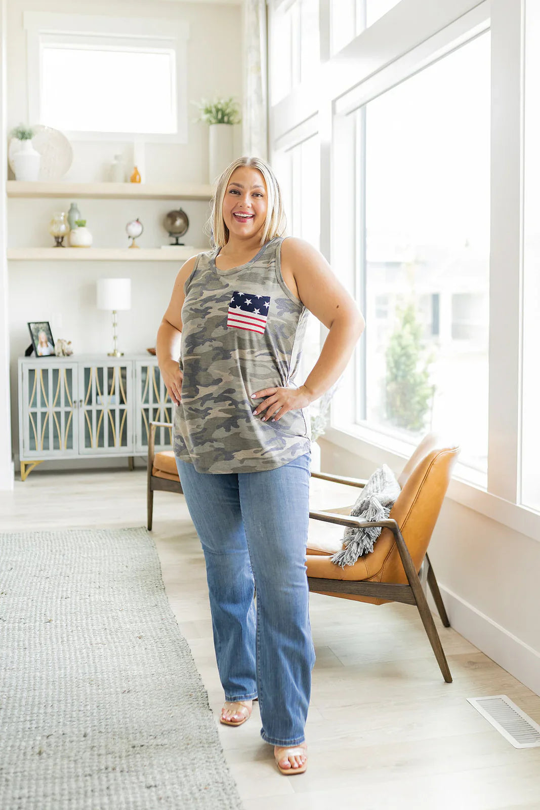 Camiseta sin mangas con bolsillo y bandera de camuflaje