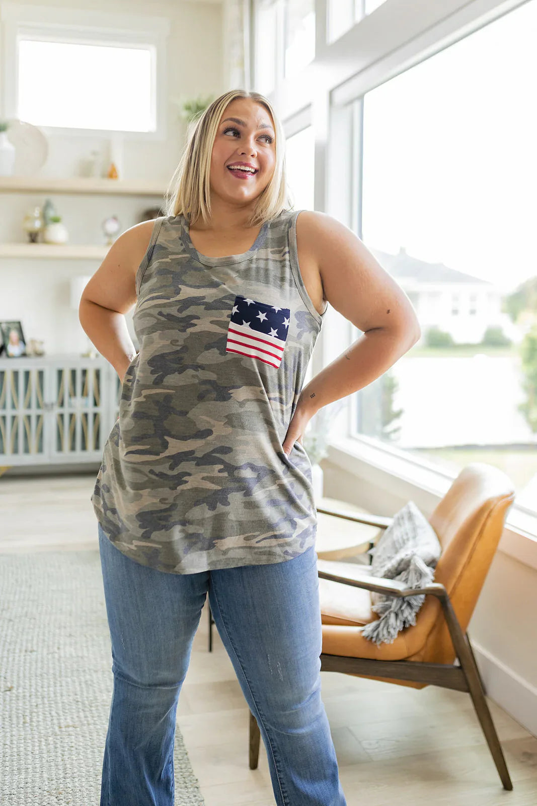 Camiseta sin mangas con bolsillo y bandera de camuflaje