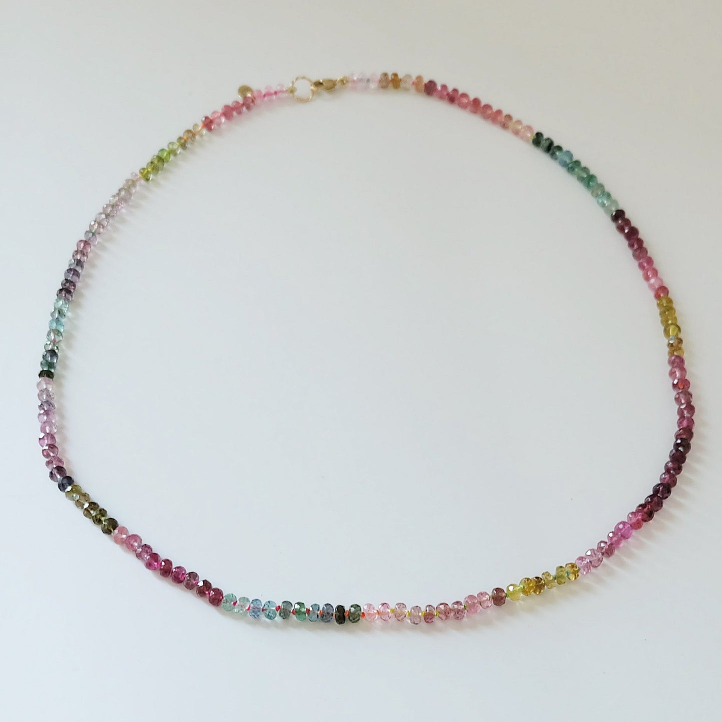 Collar de turmalina sandía y oro de 14 quilates