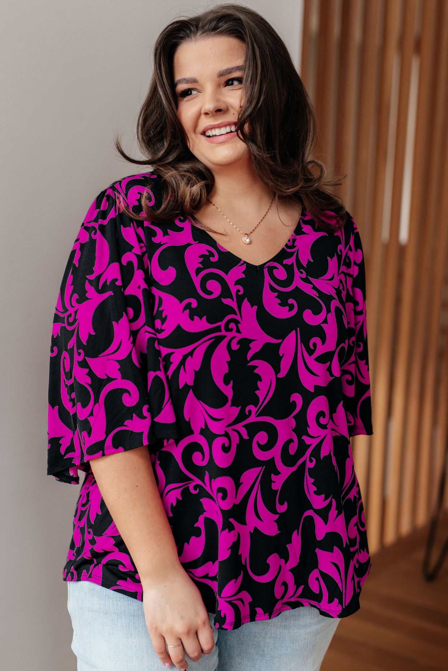 Top escote en V lindo e informal en magenta