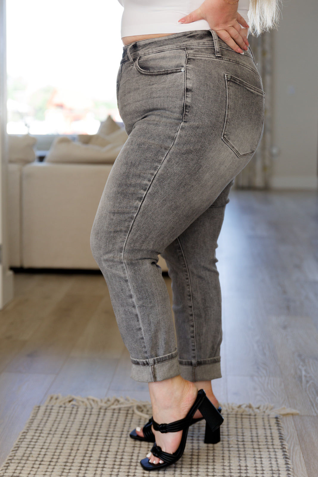 Charlotte High Rise Stone Wash Slim Jeans en gris