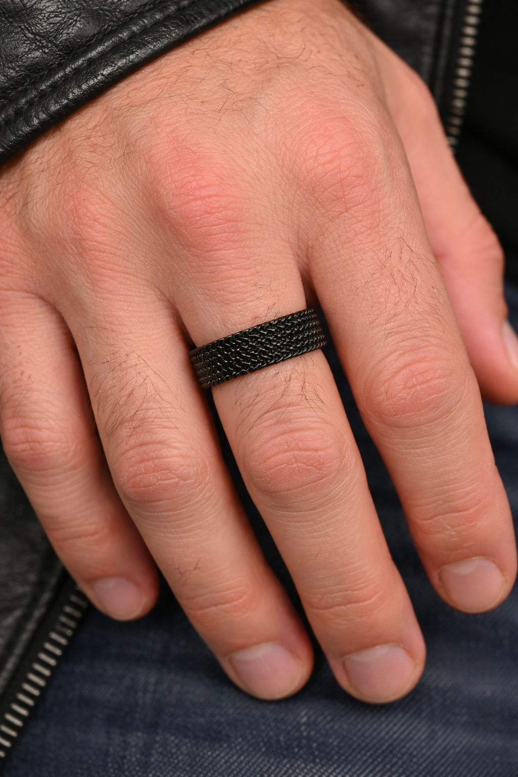 Anillo de malla de acero inoxidable unisex – Banda flexible y moderna en tonos negro, oro rosa y plata