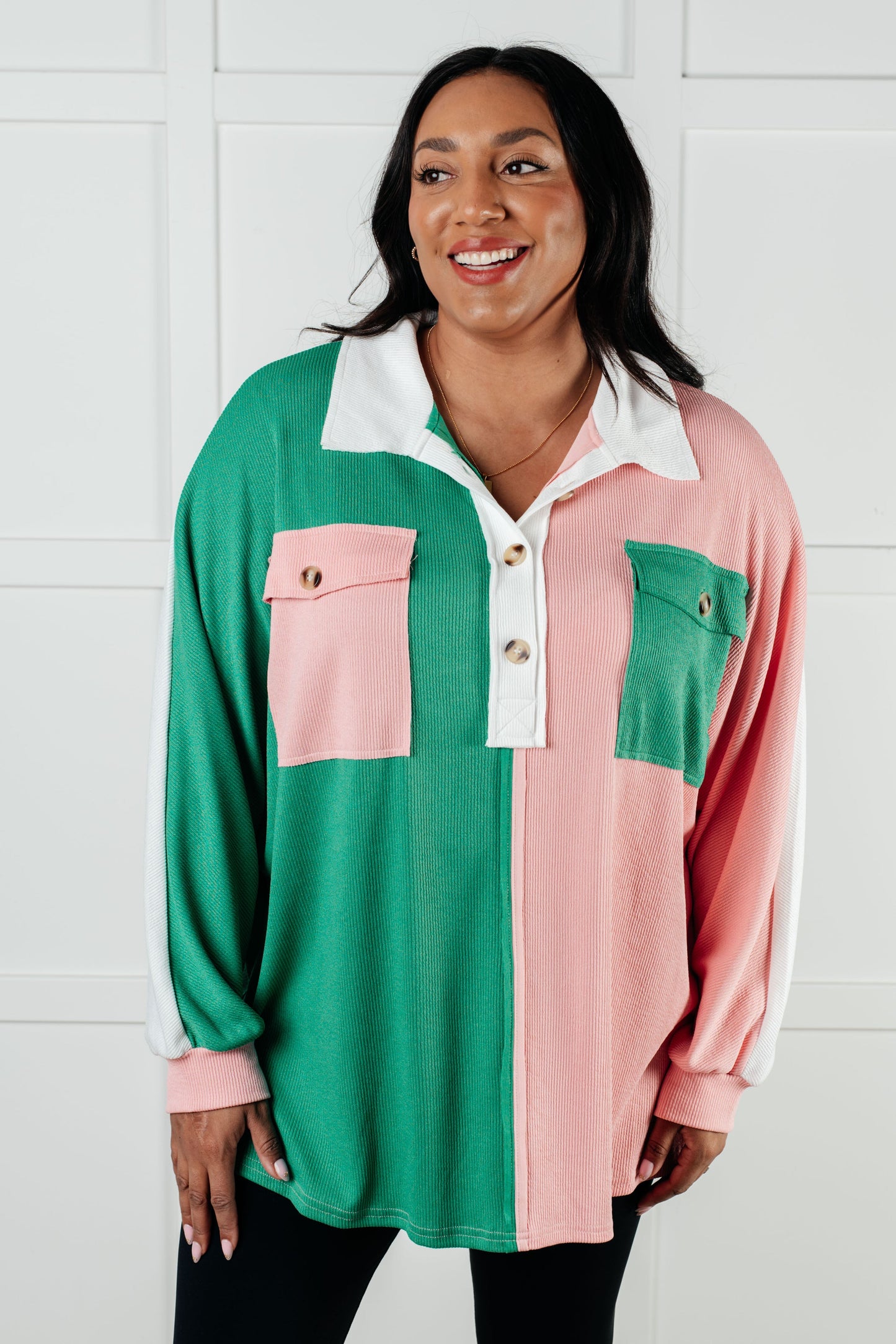 Camisa Henley con cuello en V Colorblock Chip Off de color verde