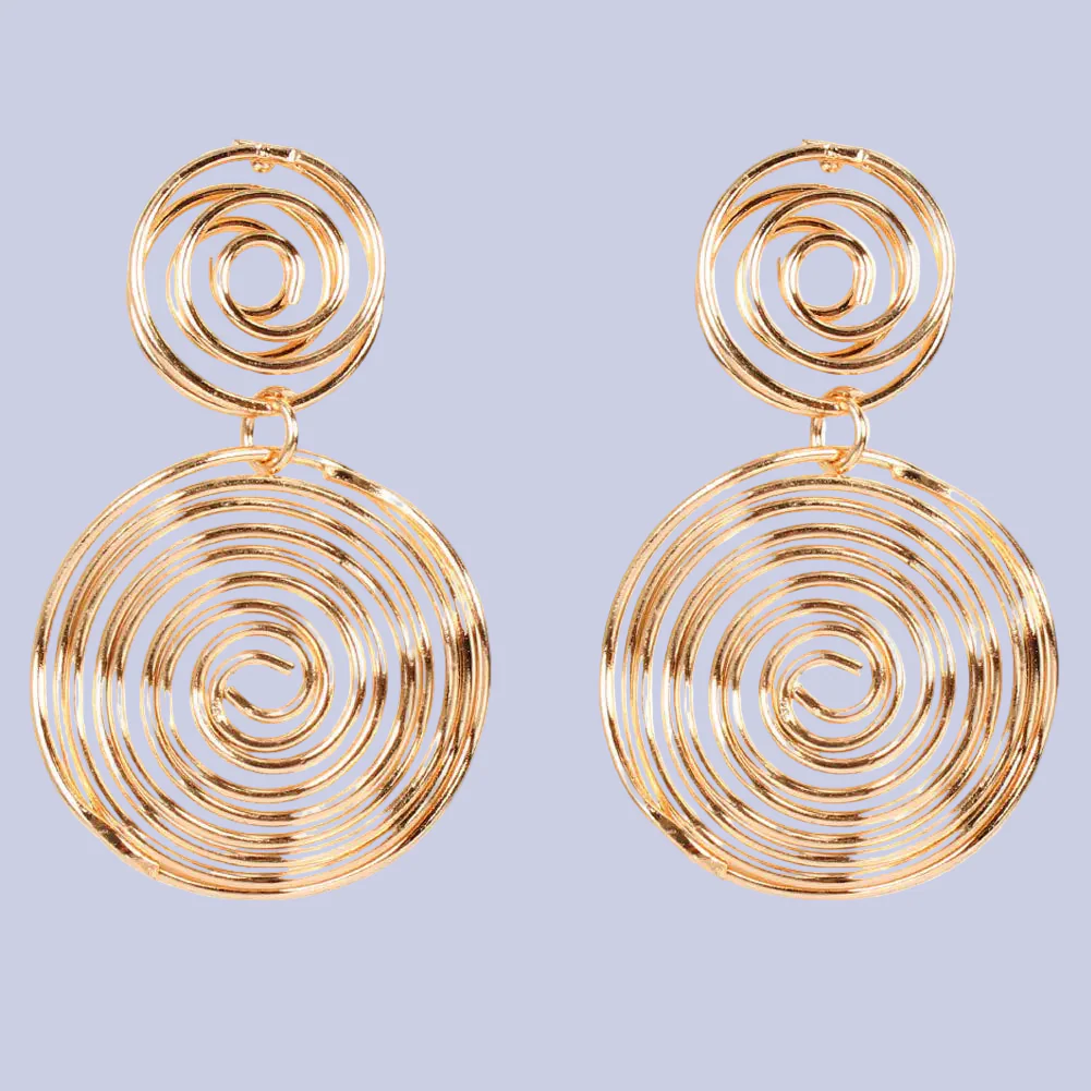 Aretes de oro y plata de moda para el estilo urbano