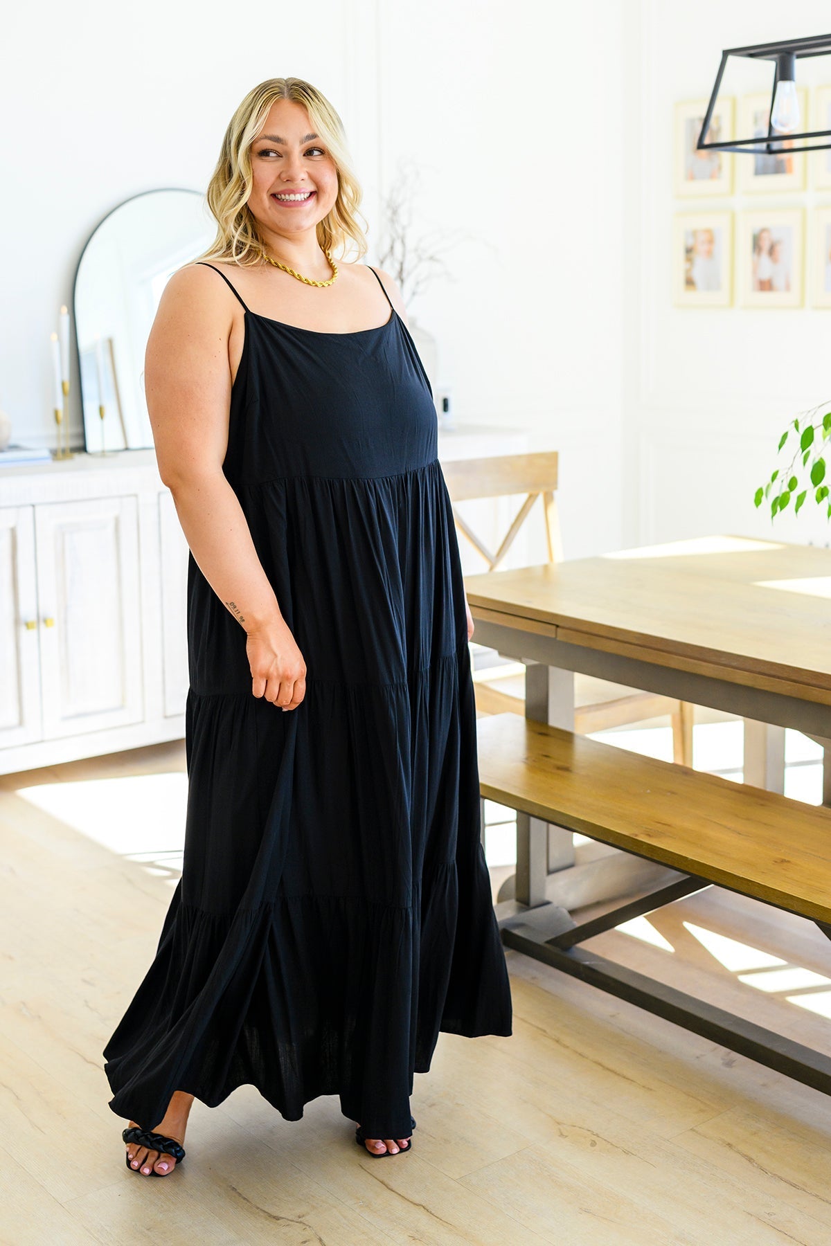 Vestido maxi escalonado de estilo clásico