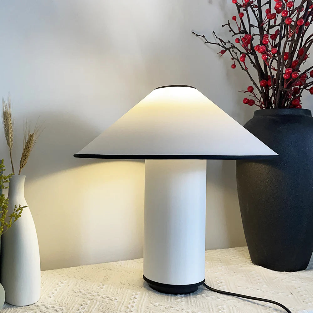 Lámpara de mesa de tela Colette
