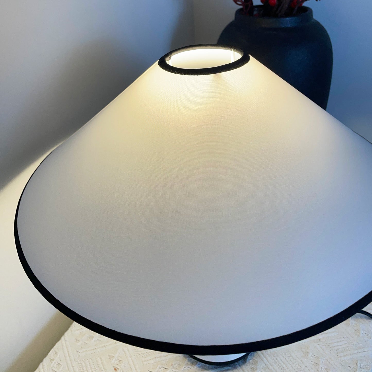 Lámpara de mesa de tela Colette