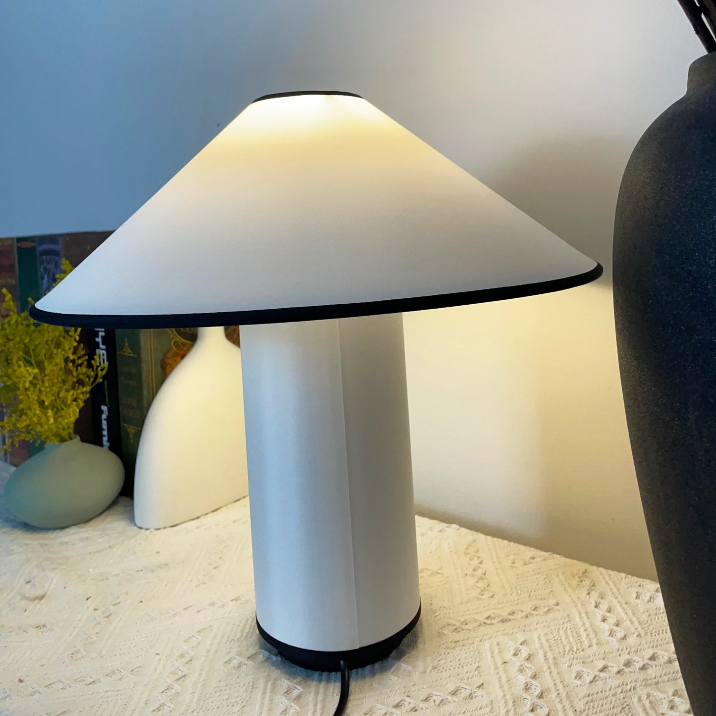 Lámpara de mesa de tela Colette