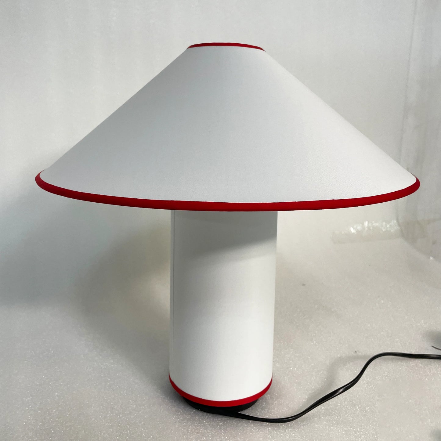 Lámpara de mesa de tela Colette