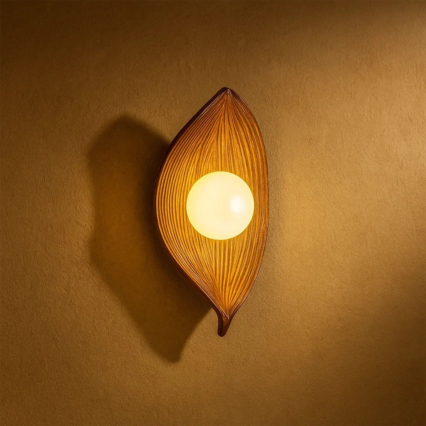 Lámpara de pared de resina con hoja nórdica contemporánea
