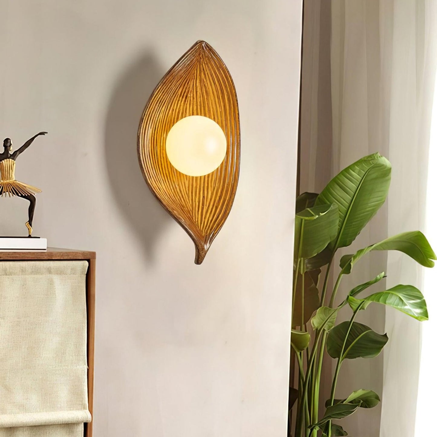 Lámpara de pared de resina con hoja nórdica contemporánea
