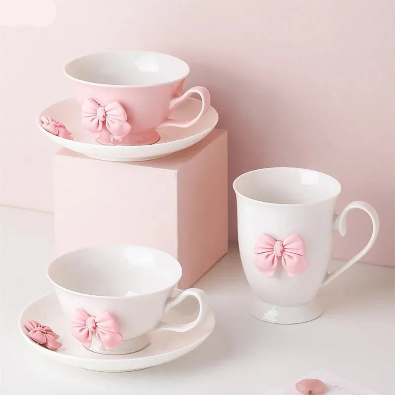 Tazas de café y tazas de té coquetas