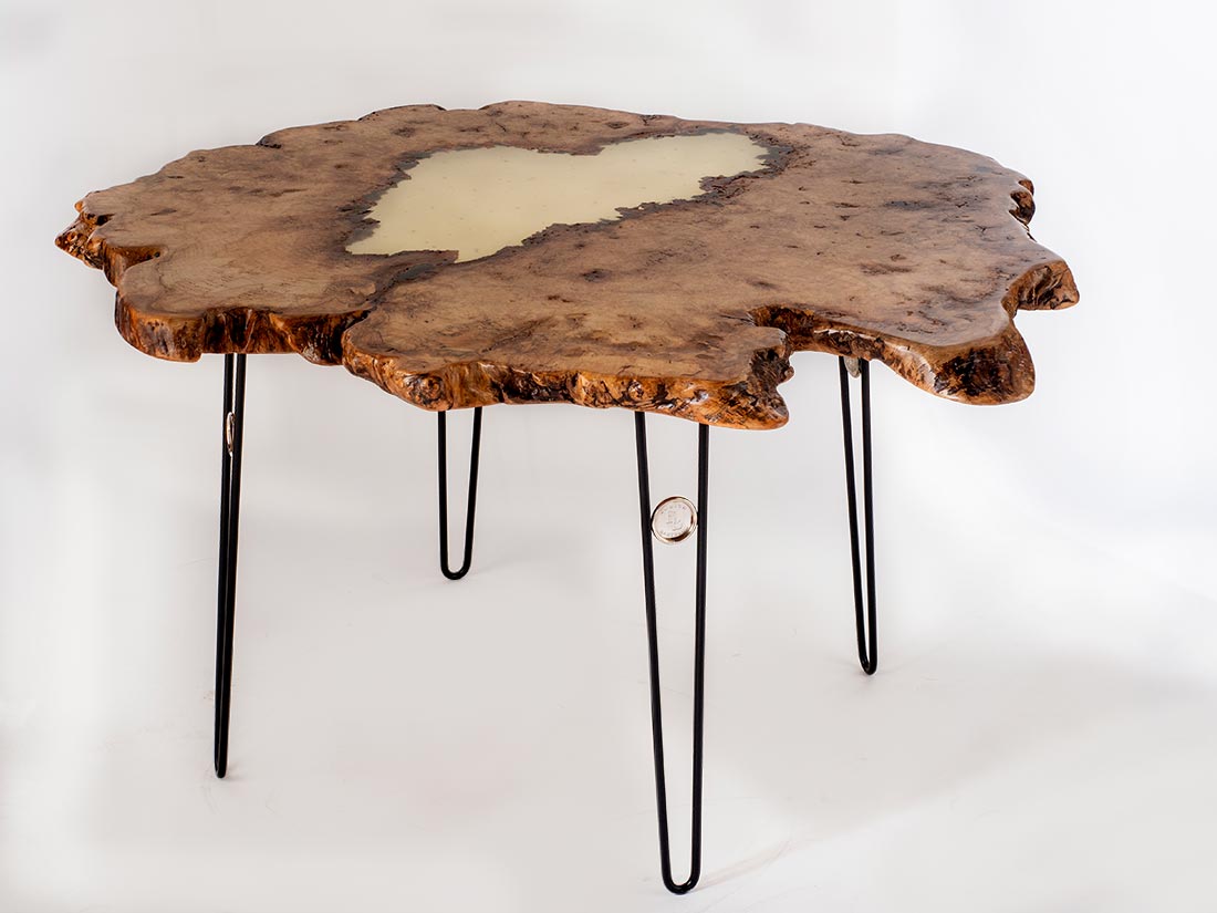 Mesa de troncos de arce noruego con veteado fúngico