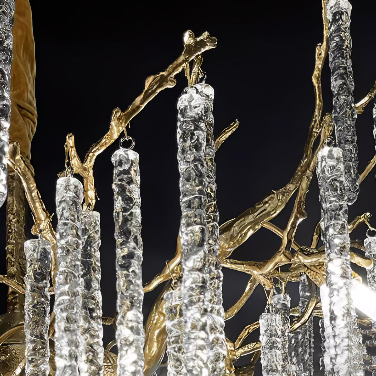 Candelabro de latón con ramas de carámbanos de cristal