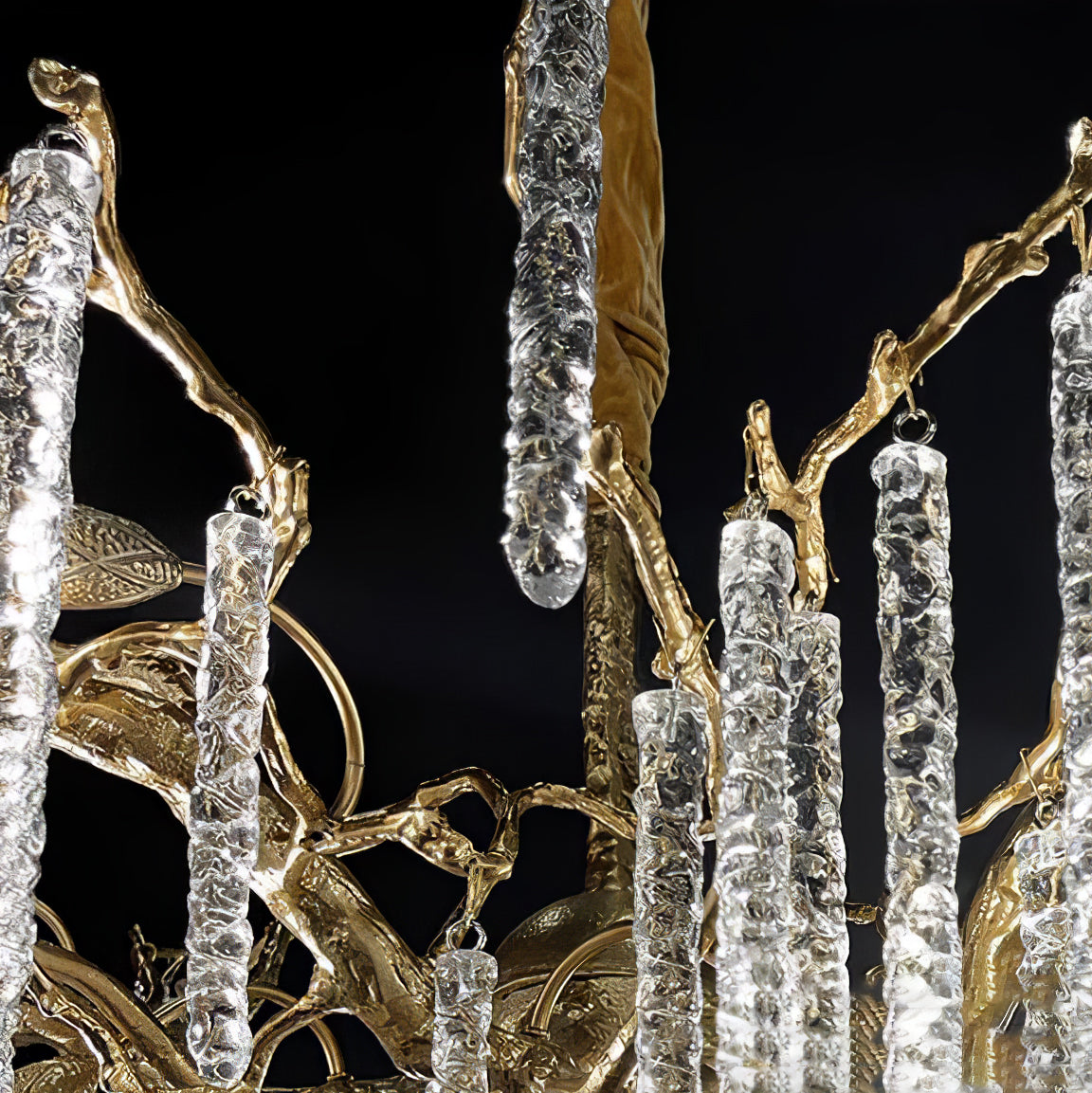 Candelabro de latón con ramas de carámbanos de cristal