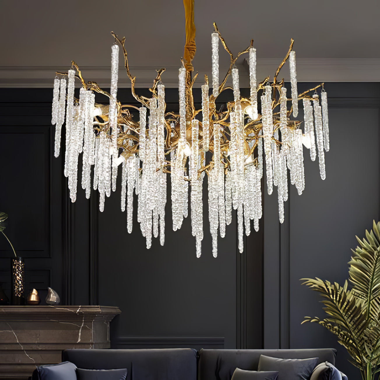 Candelabro de latón con ramas de carámbanos de cristal