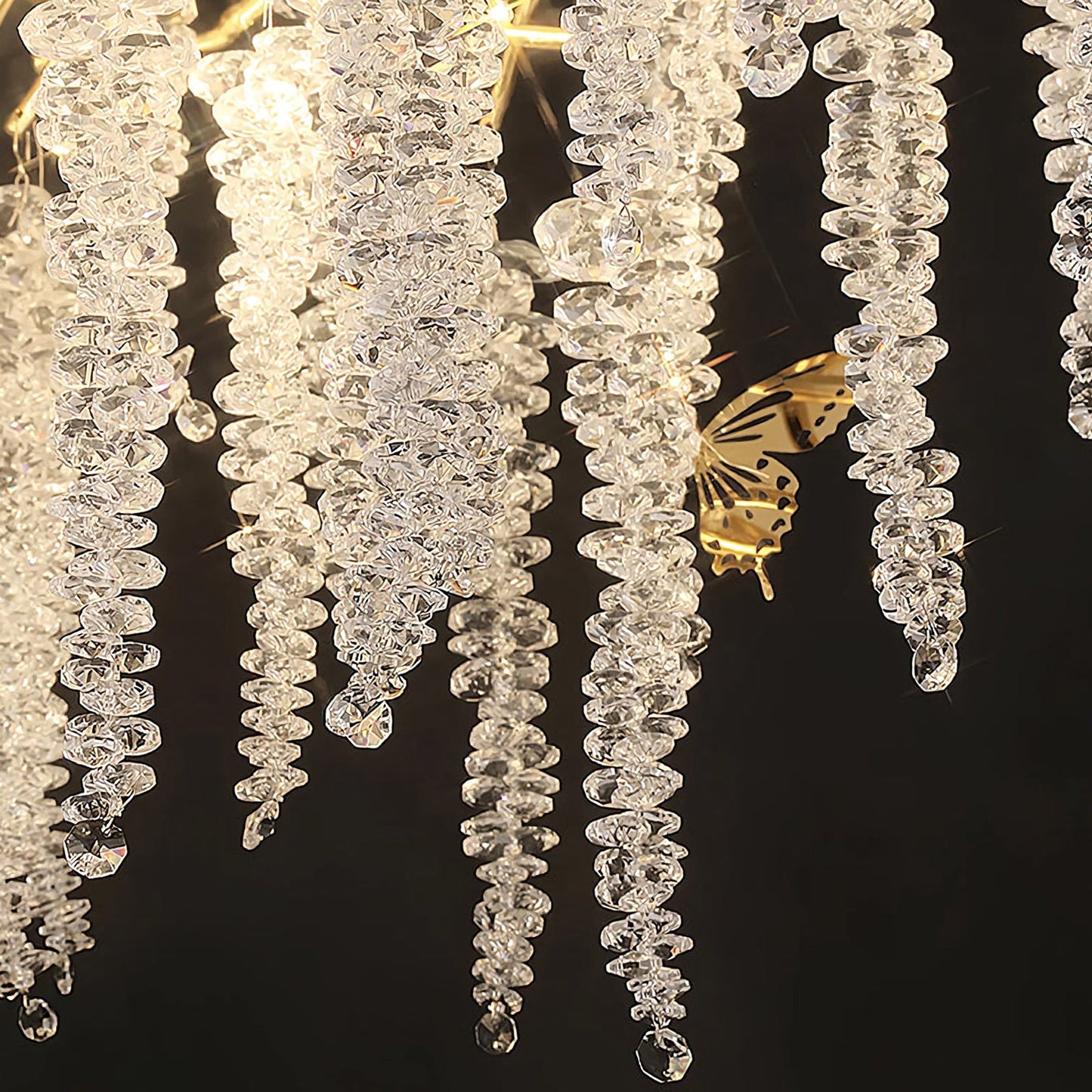 Lámpara de araña de mimbre y cristal