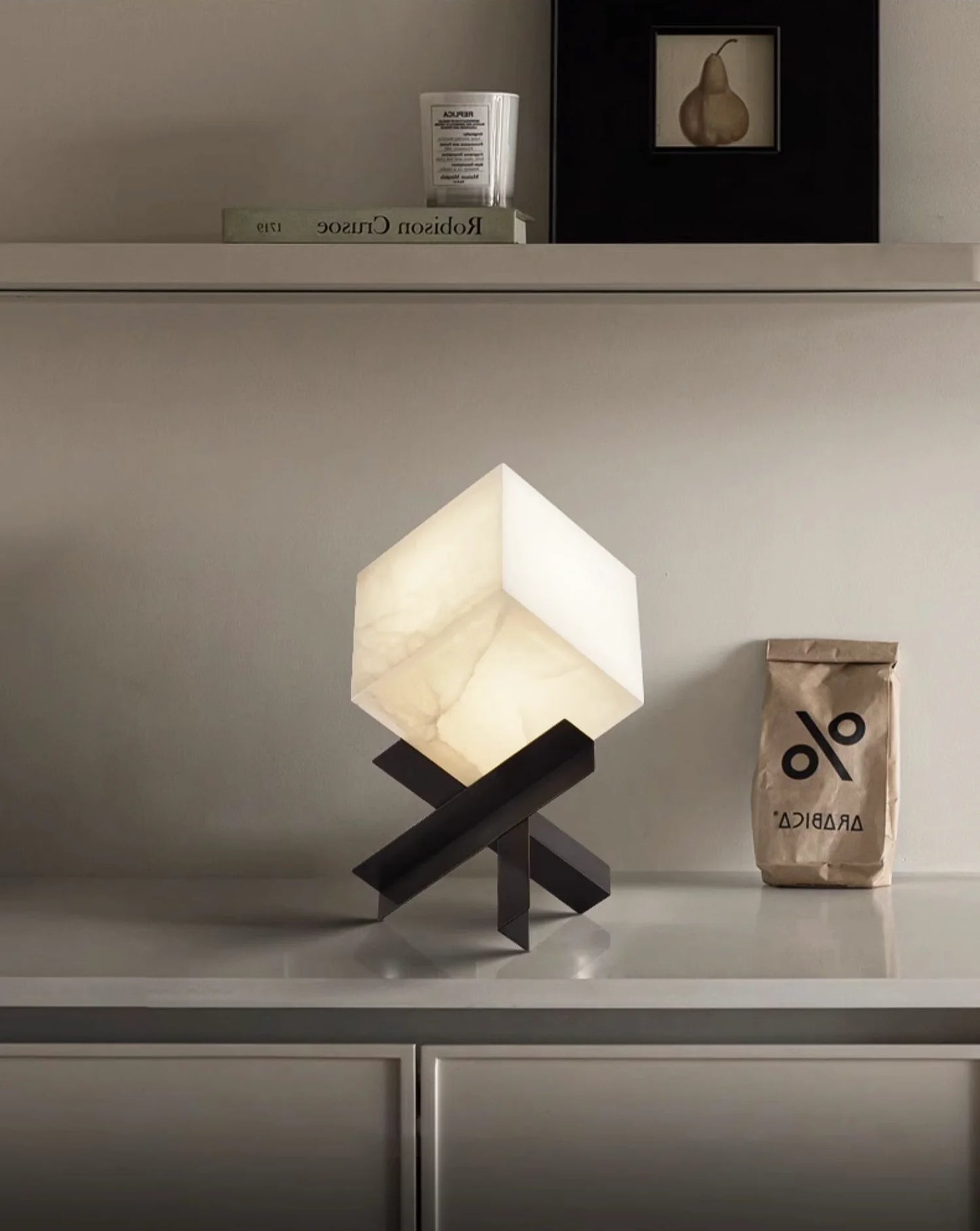 Lámpara de mesa cúbica de alabastro