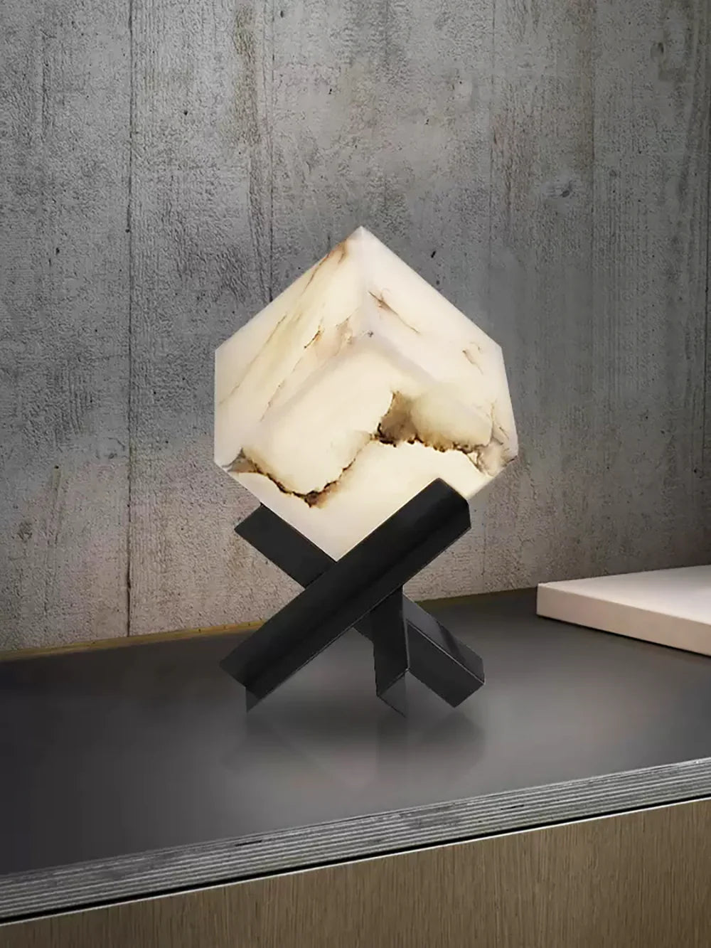 Lámpara de mesa cúbica de alabastro