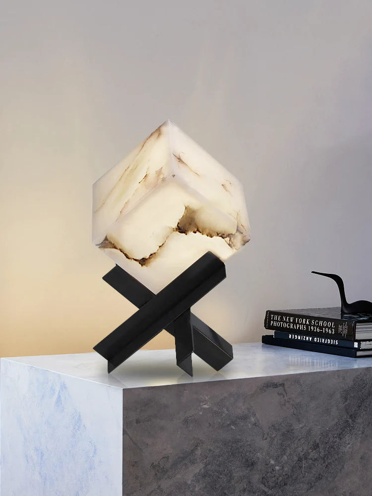 Lámpara de mesa cúbica de alabastro