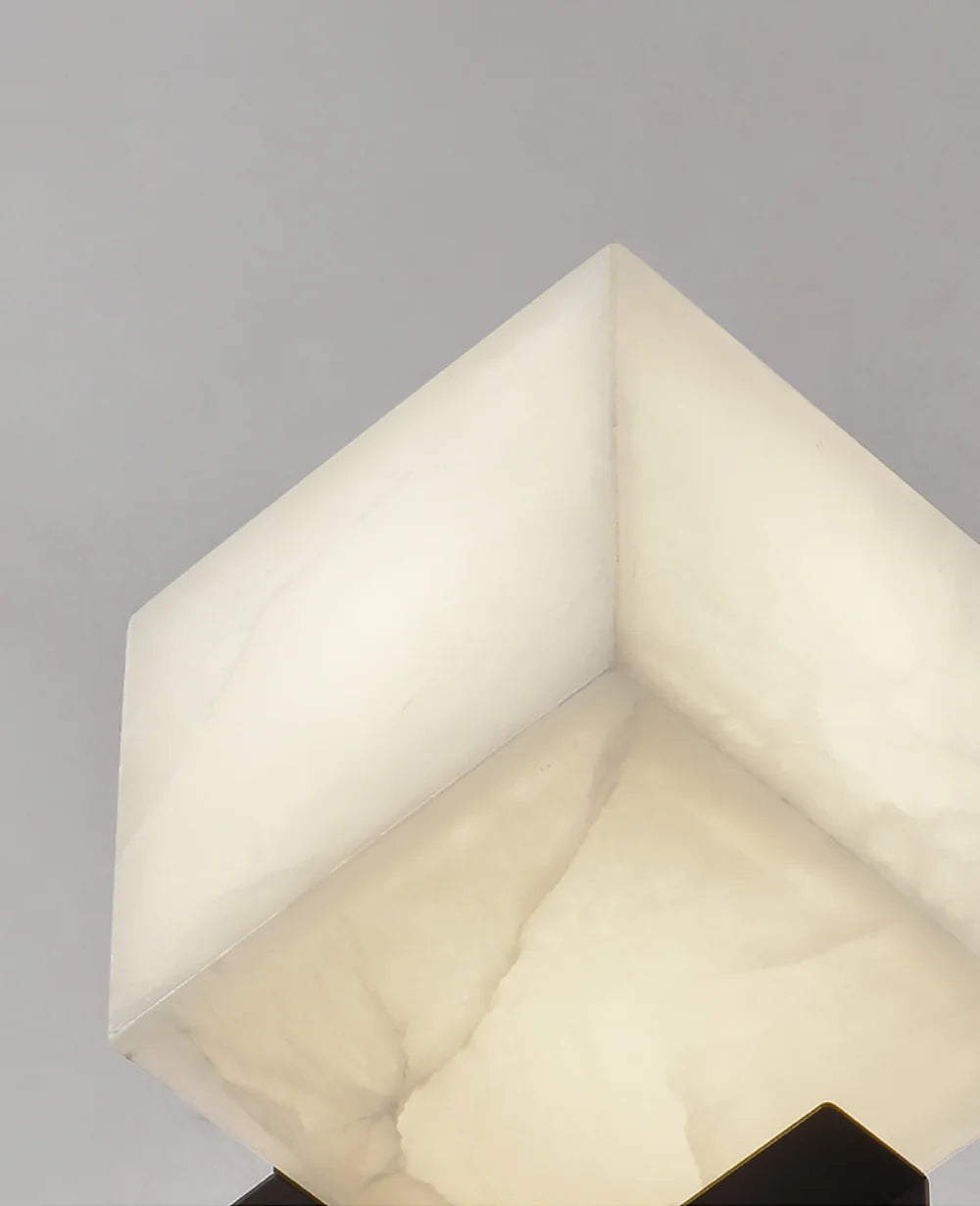 Lámpara de mesa cúbica de alabastro