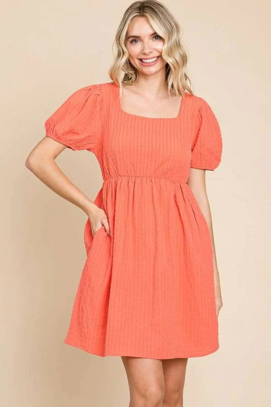 Vestido con textura "Culture Code" de Trendsi - Elegante cuello cuadra
