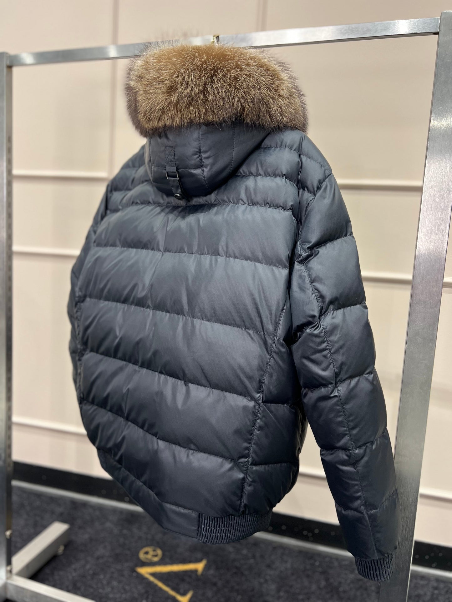 Chaqueta acolchada con aislamiento Sorona® y ribete de piel auténtica
