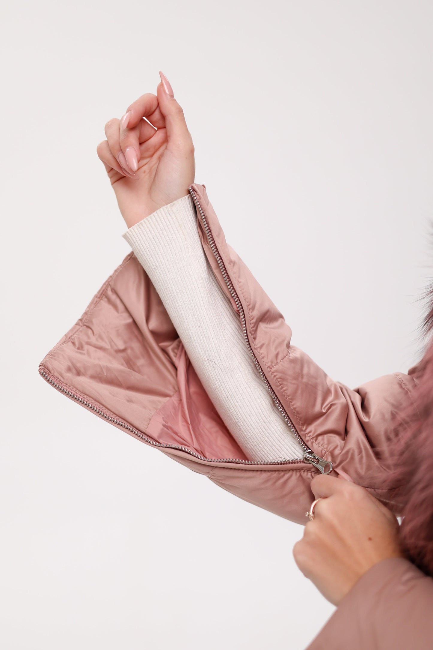 Parka de plumas con ribete de auténtica piel de zorro plateado