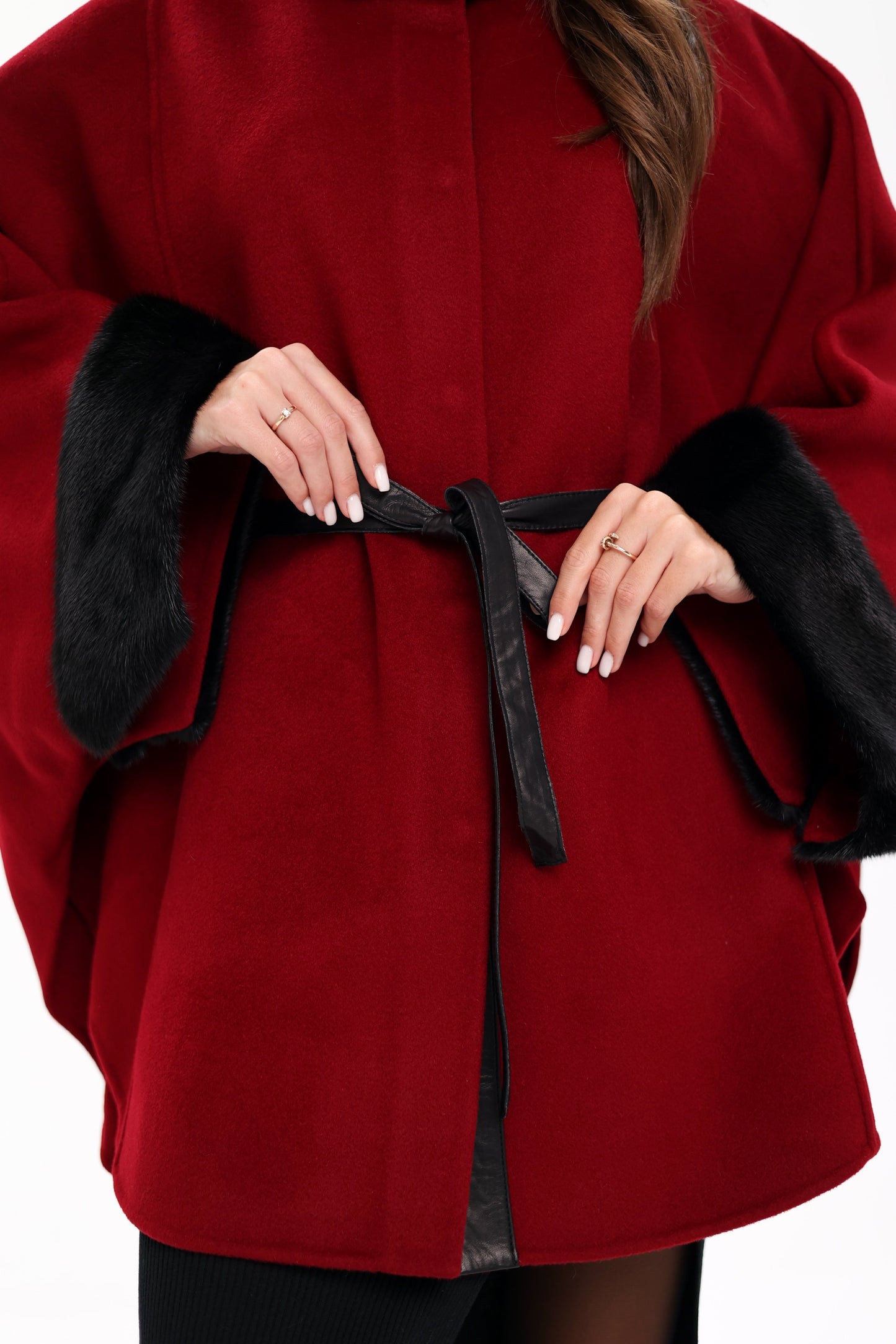 Poncho de lana de doble cara con piel de visón escandinavo auténtico