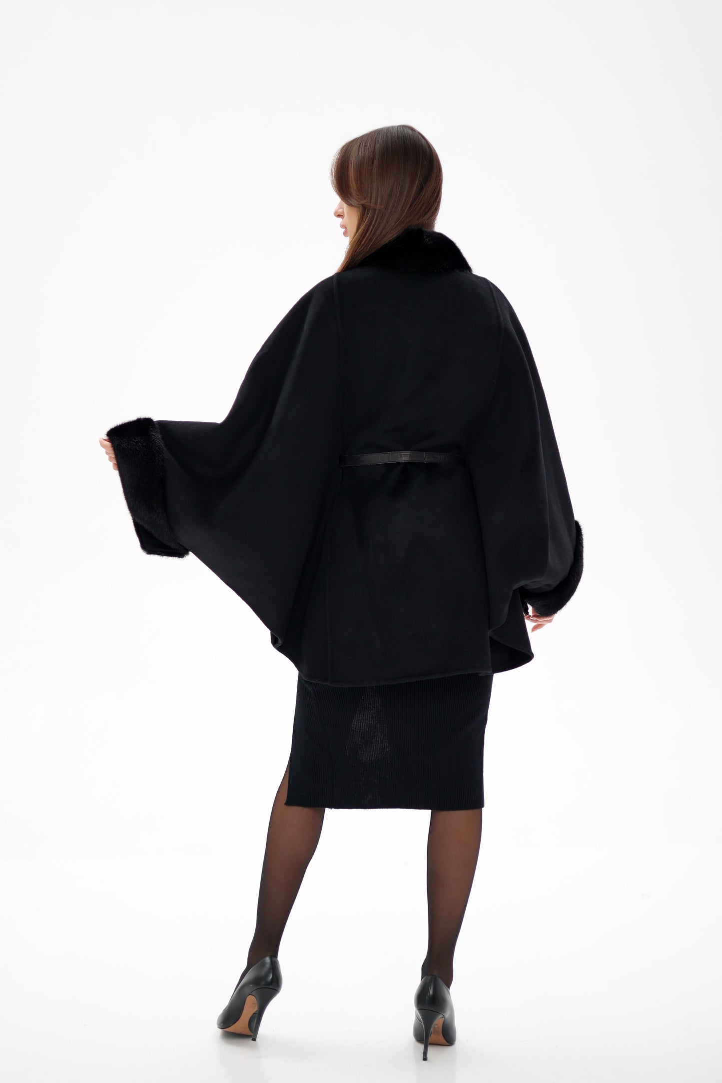 Poncho de lana de doble cara con piel de visón escandinavo auténtico