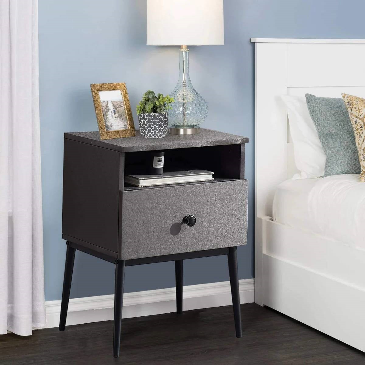Mesa Auxiliar de Noche Mid Century Moderna en Acabado de Madera Gris Oscuro