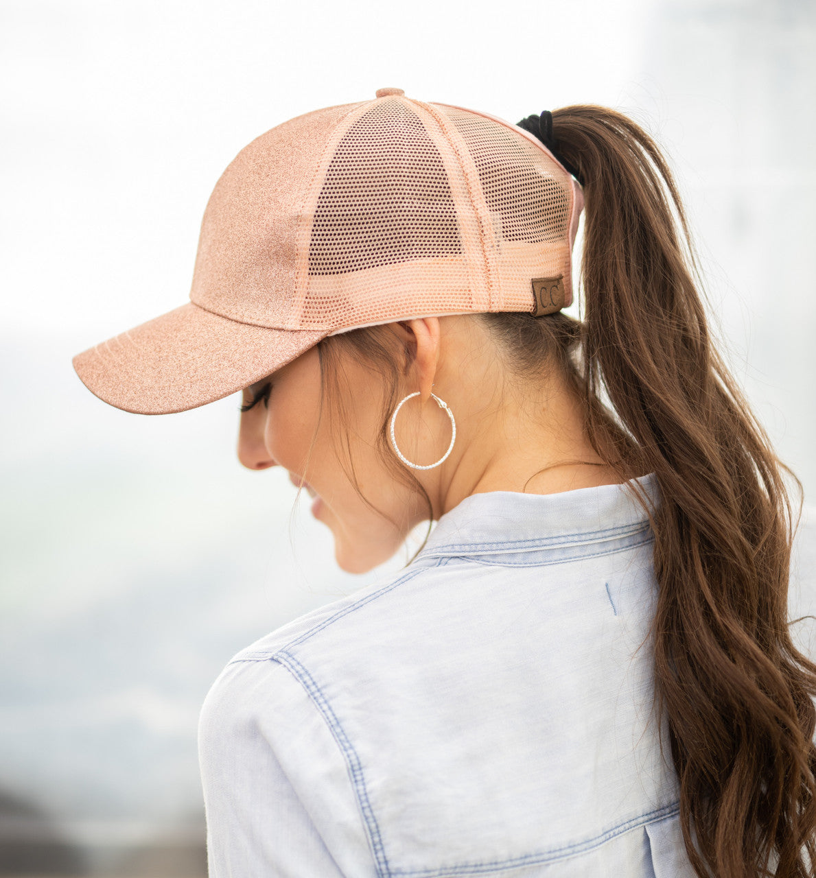 Gorros de moño desordenado con purpurina C.C