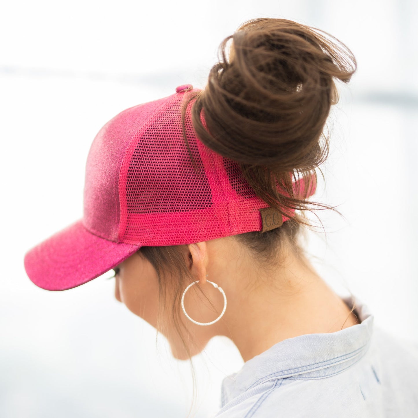 Gorros de moño desordenado con purpurina C.C