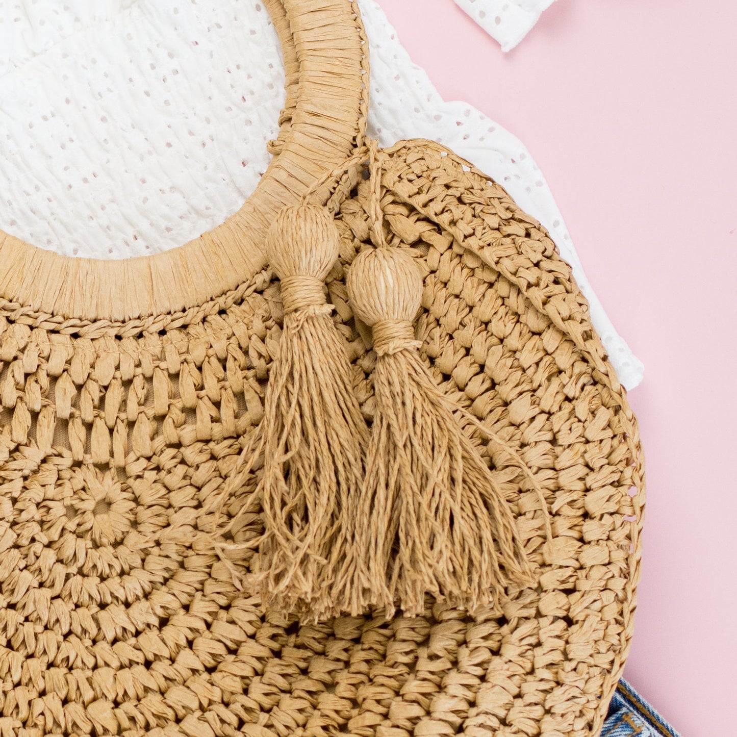 Bolso tote con borla y argolla