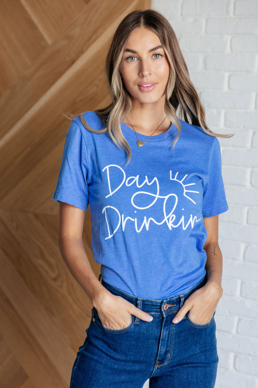 Camiseta gráfica de beber de día