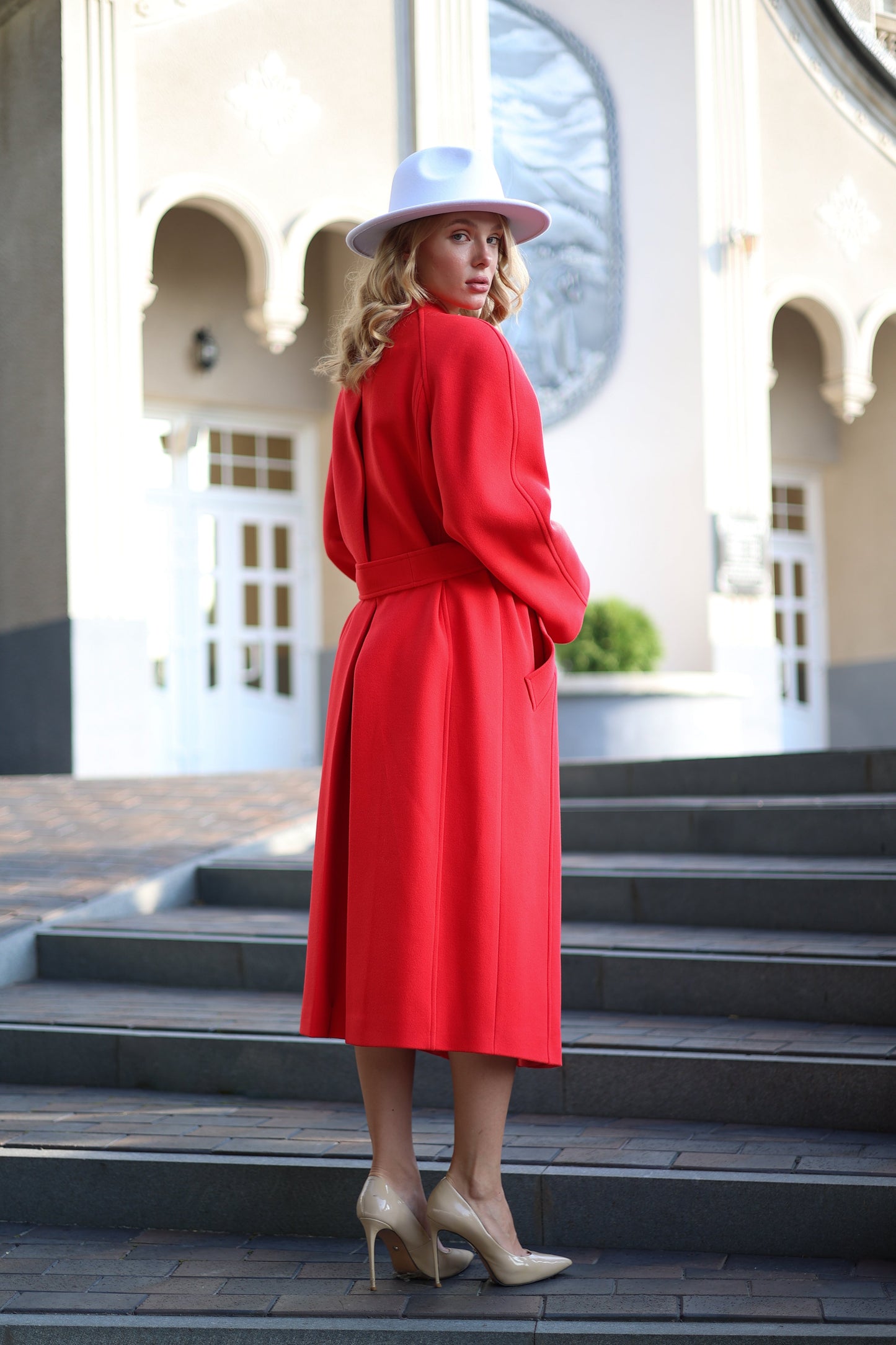 Abrigo de mezcla de lana con cuello mao en rojo