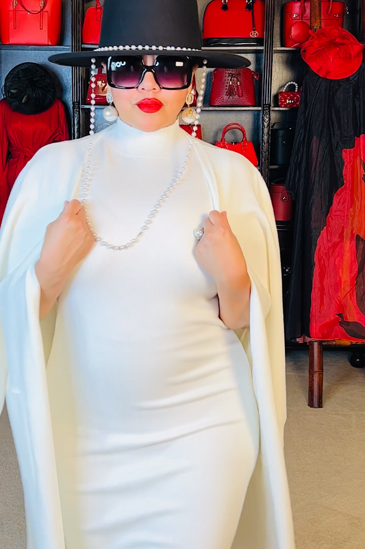 Sombrero negro estilo bolero con correa de perlas
