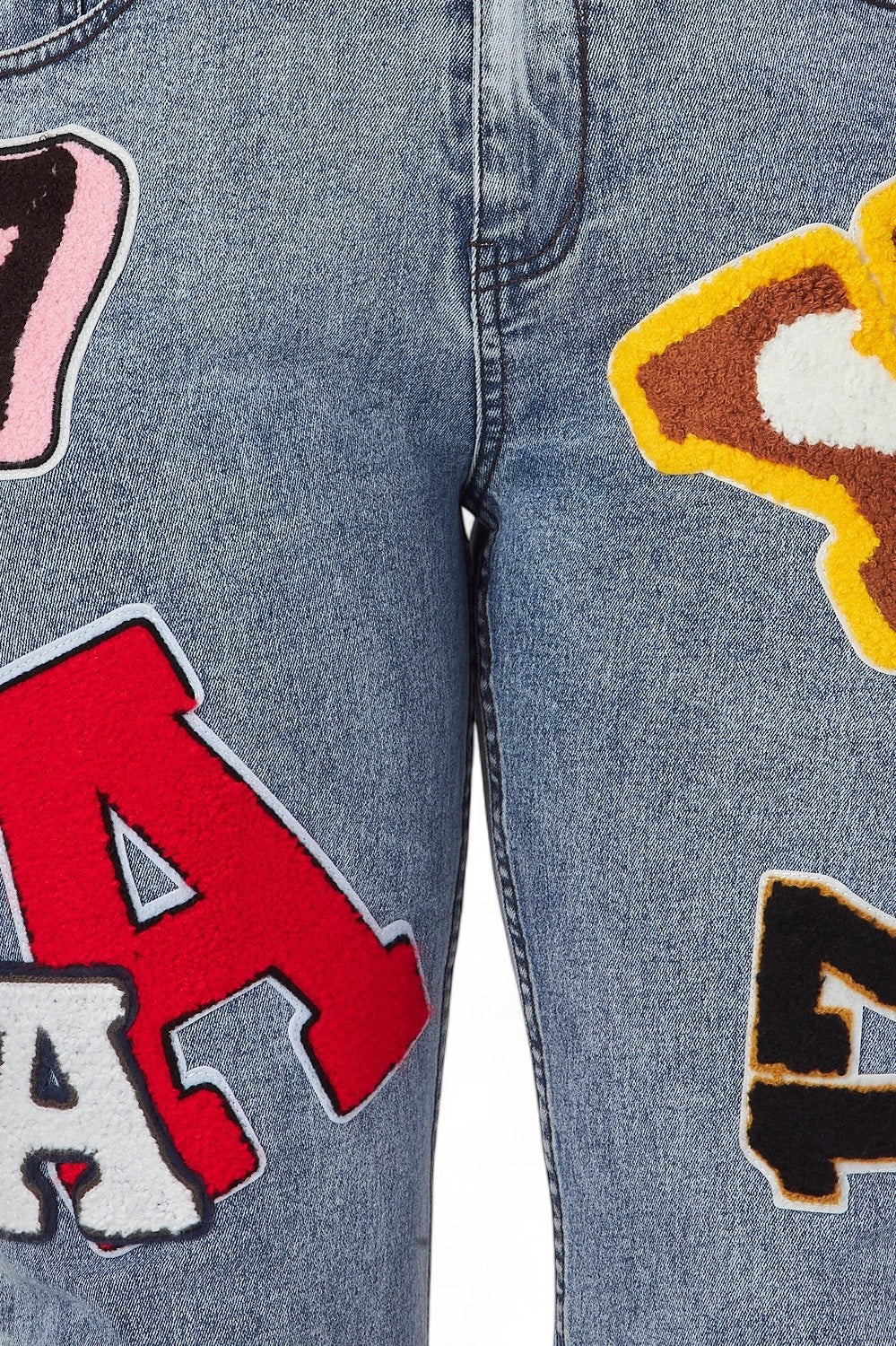 Pantalones vaqueros de mezclilla Emmiebree con parches de letras