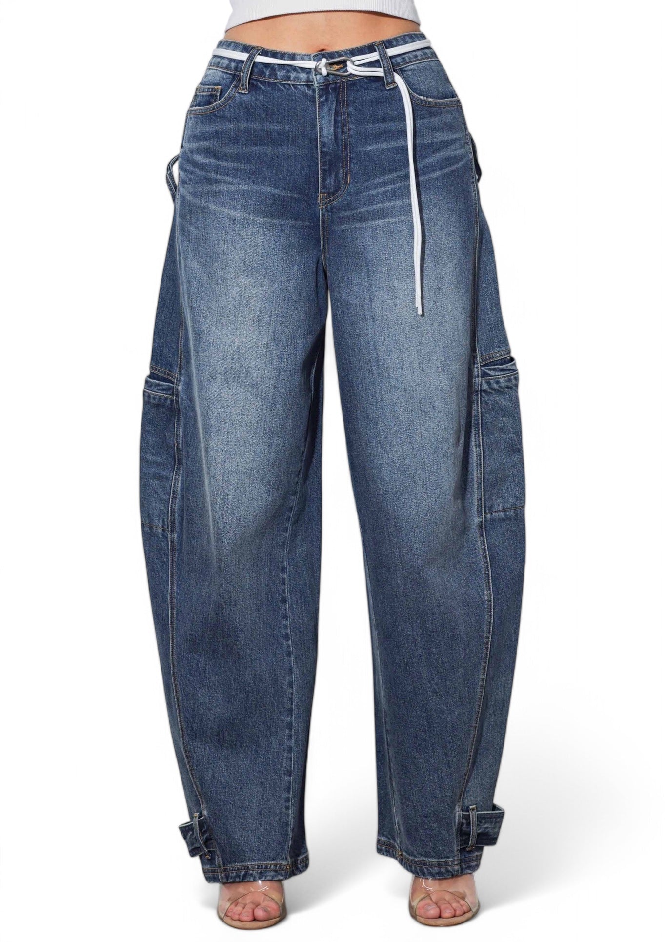 Jeans anchos tipo barril con cordón