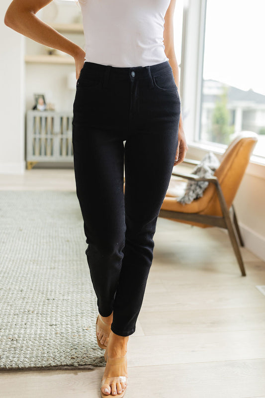 Jeans ajustados clásicos de tiro medio Edith en negro