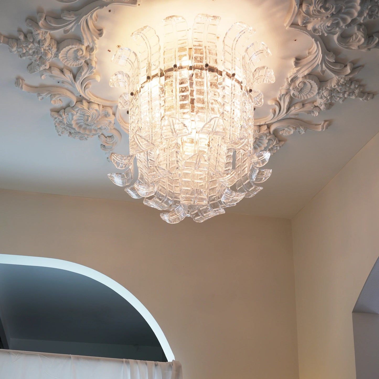 Elegante Lámpara de Techo Murano con Forma de Hoja