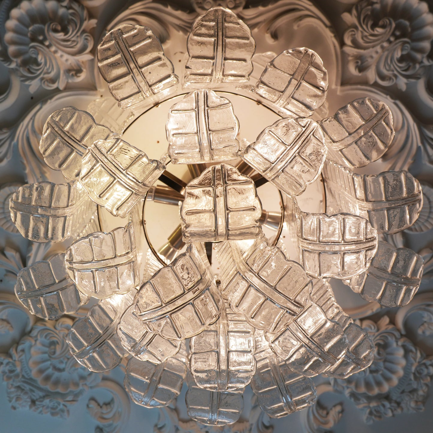 Elegante Lámpara de Techo Murano con Forma de Hoja
