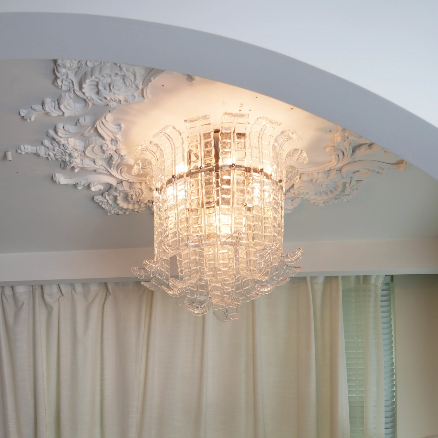 Elegante Lámpara de Techo Murano con Forma de Hoja