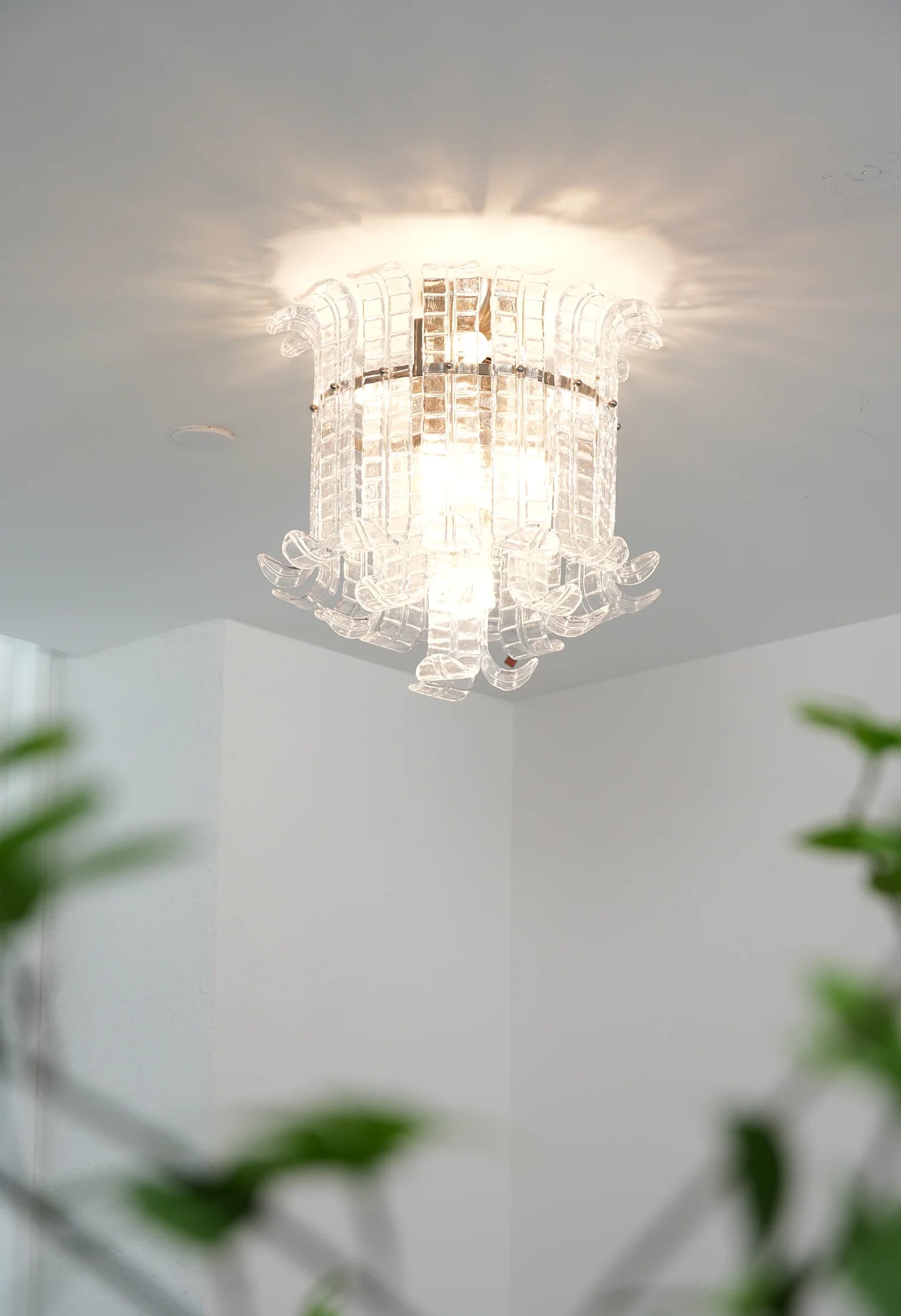Elegante Lámpara de Techo Murano con Forma de Hoja