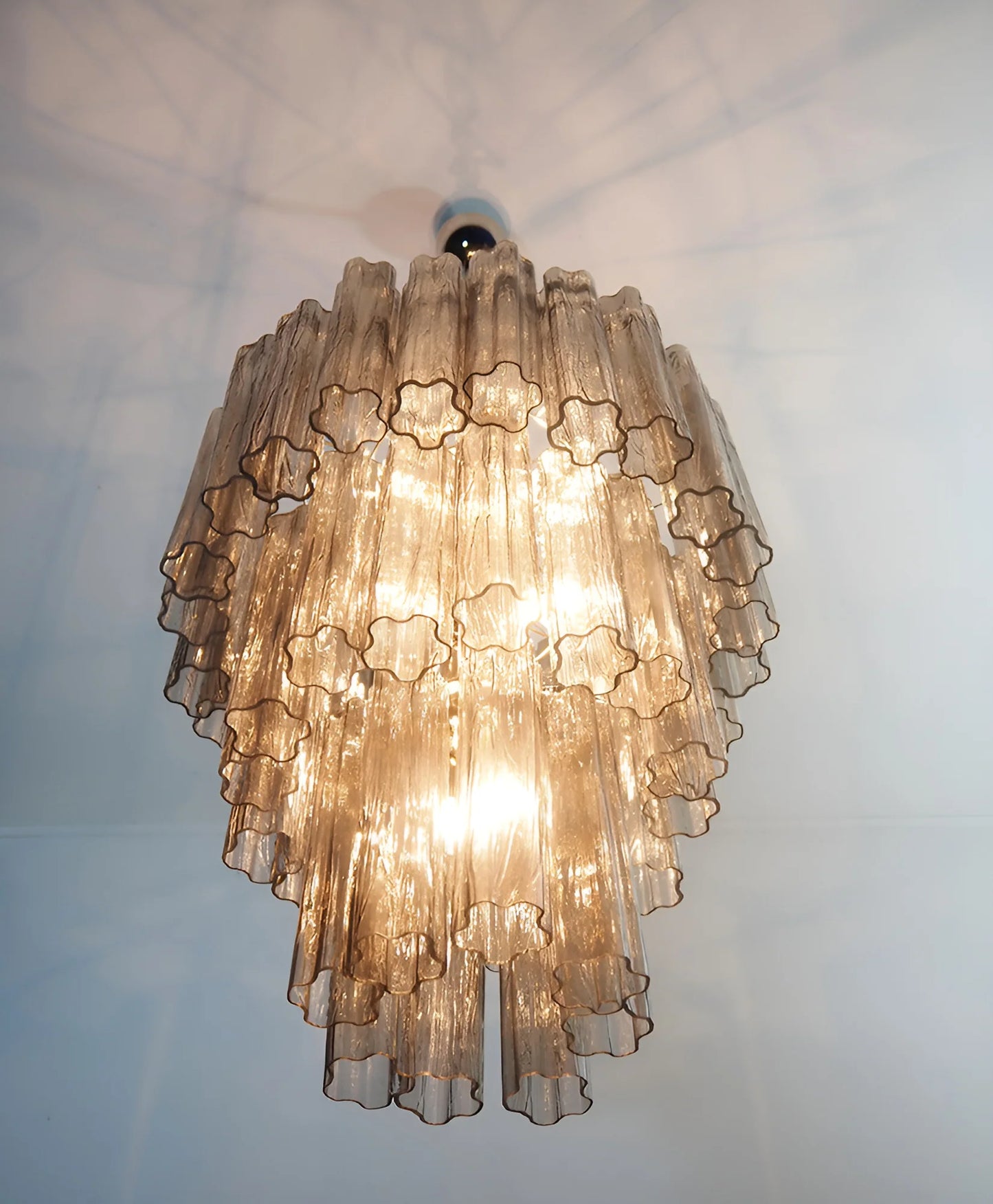 Elegante Candelabro de Tubos de Cristal Murano Ahumado