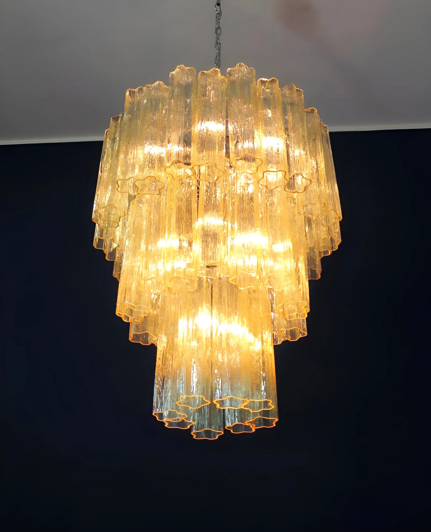 Elegante araña de tubo de cristal de Murano amarillo